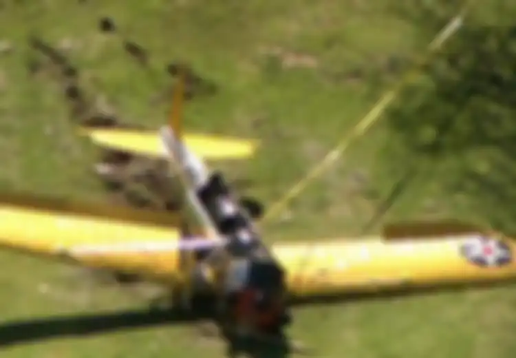 Sebuah Pesawat Peninggalan Perang Dunia II Jatuh Saat Diterbangkan oleh Aktor Harrison Ford