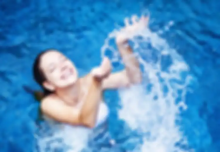Jangan Pernah Melakukannya Lagi! Inilah Bahaya Buang Air Kecil Di Kolam Renang Ketika Berenang
