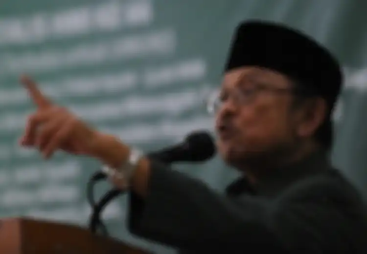 BJ Habibie: Didorong Soekarno Ditarik Soeharto