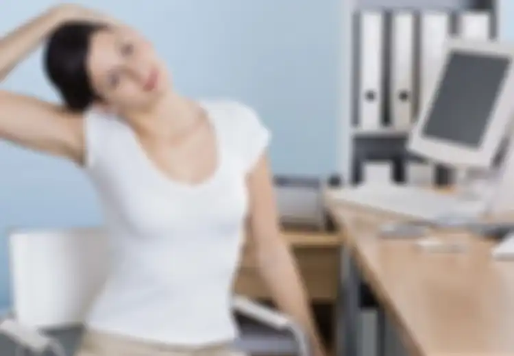 Peregangan Saat Bekerja di Kantor