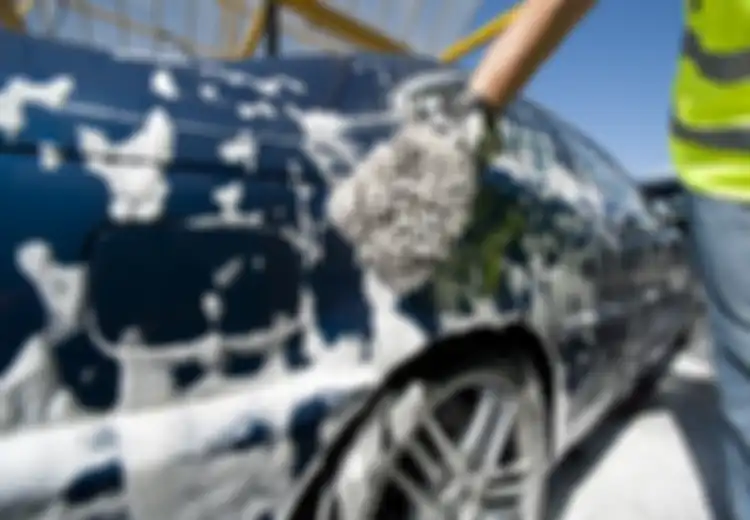 Mau Bakar 200 Kalori? Cuci Mobil Saja!
