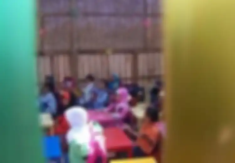 Bersekolah di tengah Bau Sampah