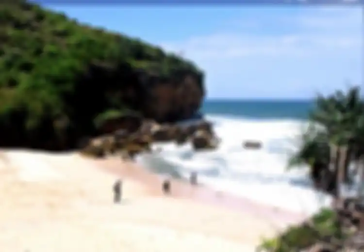 Menggila di Pantai Ngedan
