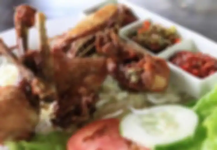 Bebek Goreng Warung Bendega: Empuknya Bebek Goreng Bumbu Bali