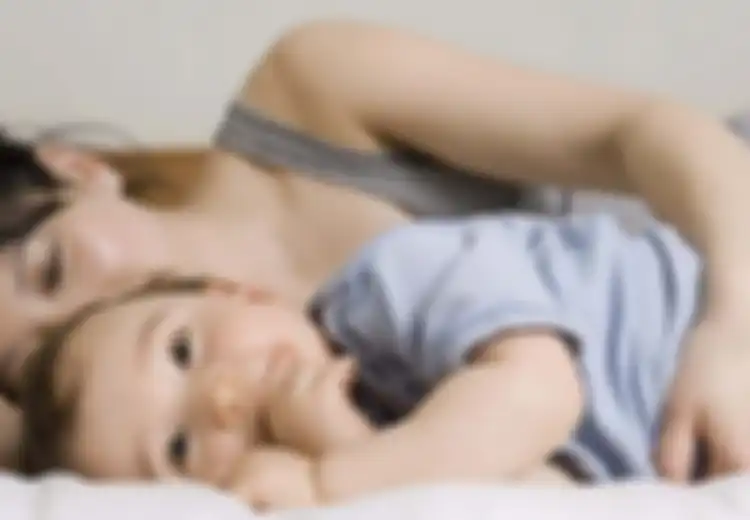Ini Manfaat Bayi Tidur dengan Ibunya Sampai 1 Tahun