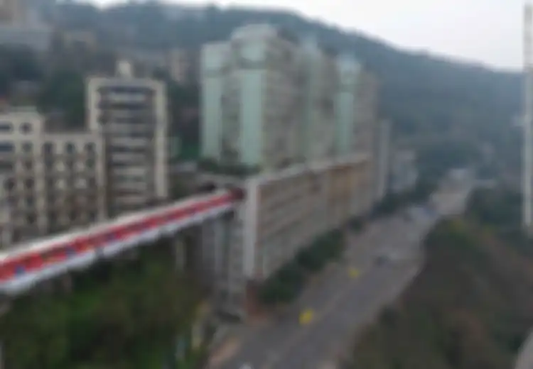 Keren! MRT Ini Menembus Apartemen