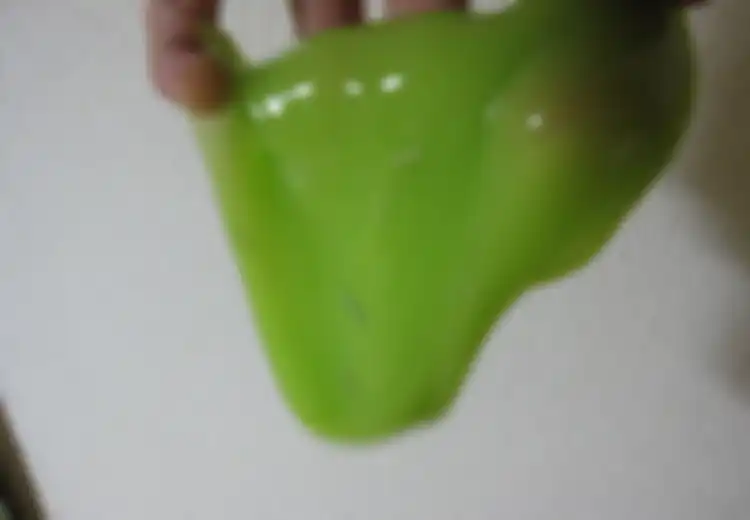 Jangan Ceroboh Saat Bermain Slime, Tangan Anak Kita Bisa Terbakar, Lho! 