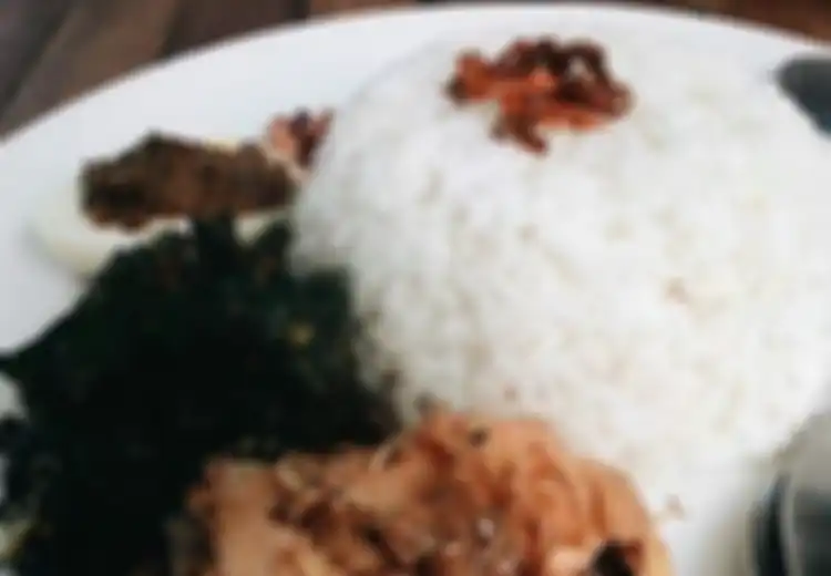Di Bali, Pantangan Makan Babi, Ayam pun Jadi!