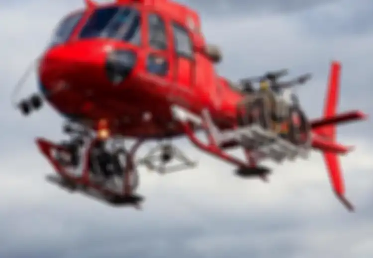 Berkat Heli Pengangkut Sepeda, Puncak Gunung pun Kini Mudah Dijelajahi Para Bikers