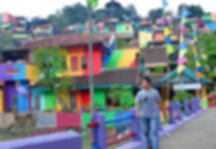 Kampung Pelangi yang Mentalak di Riuhnya Instagram