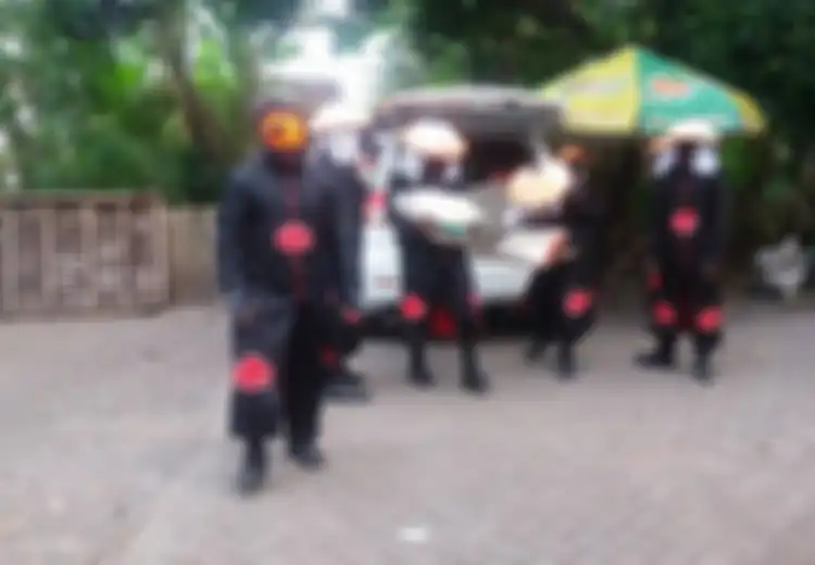 (VIDEO) Bukannya Membawa Senjata, Organisasi Akatsuki Ini Justru Menggendong Karung Beras untuk Zakat Fitrah