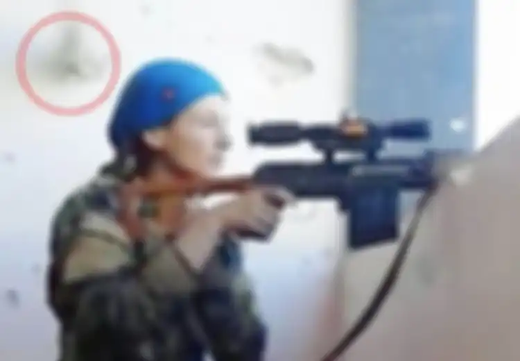 Edan! Sniper Perempuan Kurdi Ini Hanya Tertawa Saat Ditembak ISIS
