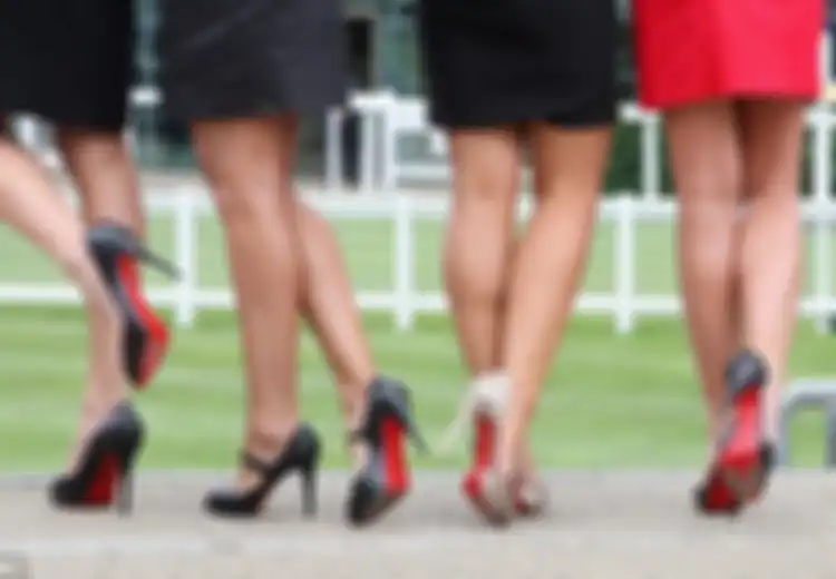 Bikin Pria Menengok, Tapi Sepatu Ini Bikin Wanita Sakit Punggung