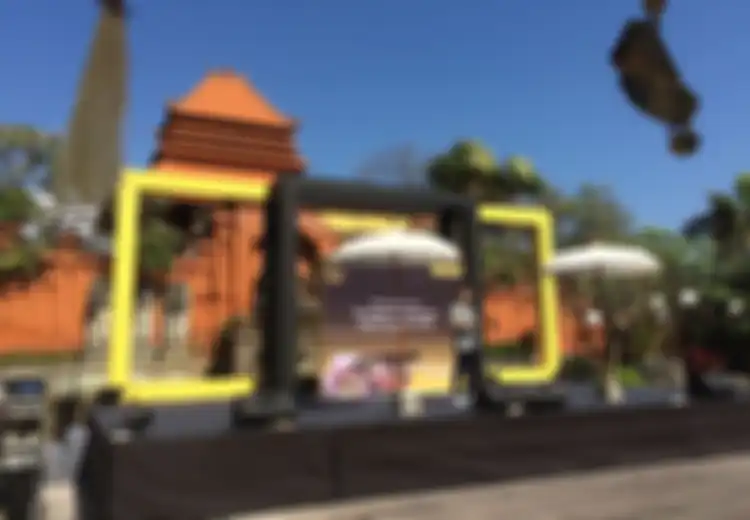 Peragaan Busana Menghibur Pelari yang Mengambil RCP Maybank Bali Marathon 2017