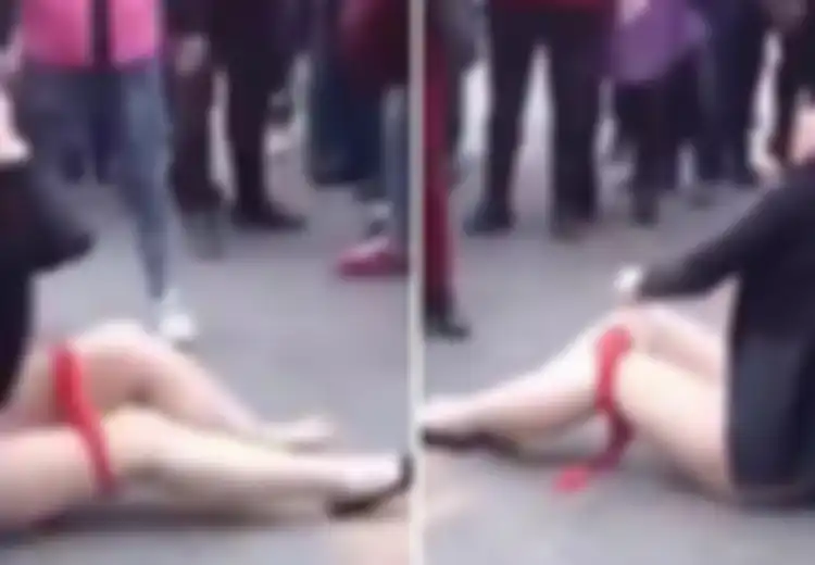 Jadi Selingkuhan, Wanita Ini Tak Hanya Disiksa Tapi Juga Ditelanjangi Didepan Umum oleh Istri Sah