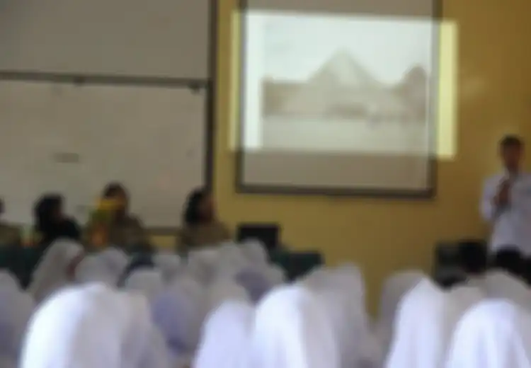 Muhammad Sunardi, Anak Tukang Gali Kubur Asal Kendal yang Sukses Jadi Dokter dan Raih S3 di Jepang