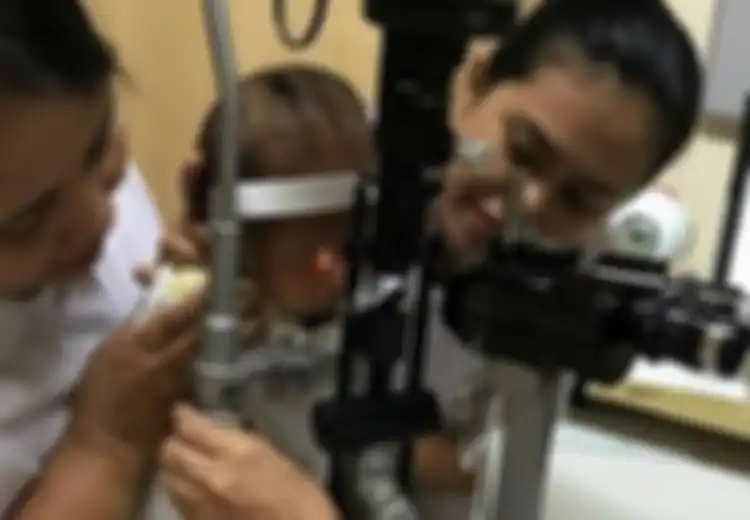 Katarak Pada Bayi Aktris Asri Welas: Begini Cara Deteksi Dini Katarak Pada Bayi