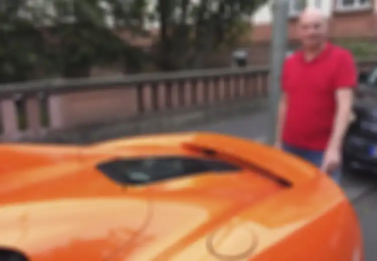 Keledai Ini Mencoba 'Melahap' Supercar McLaren Seharga Rp3 Miliar