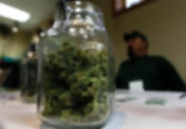 Menurut Penelitian di Amerika, Pencandu Alkohol yang Merokok Ganja Punya Hati yang Lebih Sehat