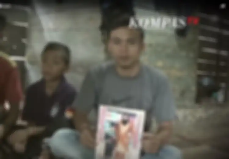 Bikin Haru! Pemuda Ini Rela Tinggalkan ITB Demi Merawat 9 Adiknya di Kampung Halaman