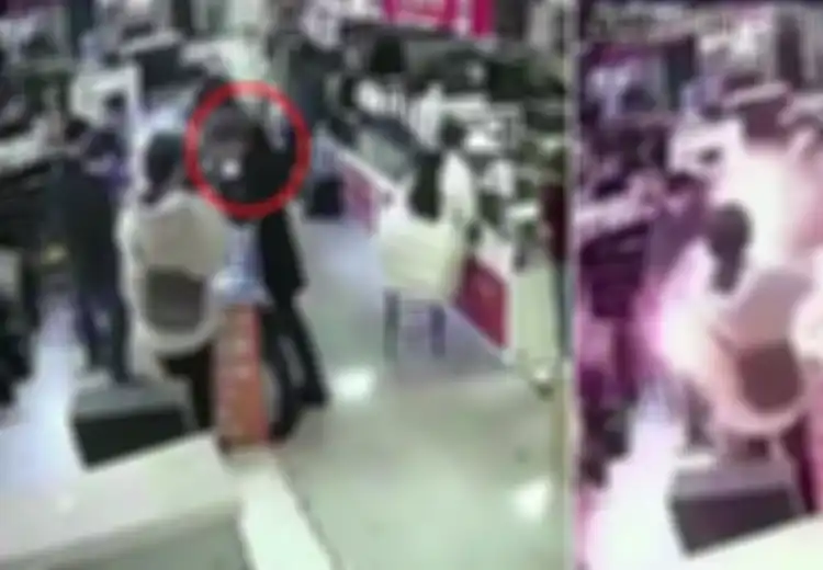 (VIDEO) Baterai iPhone Meledak di Toko, Gara-gara Pembeli Cek Keasliannya dengan Cara 'Konyol'