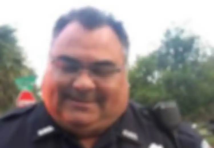 Salut! Tak Pandang Bulu Polisi ini Menilang Anaknya Sendiri