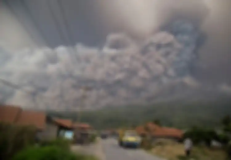 (Foto) Mengerikan, Letusan Gunung Sinabung Bagaikan 'Monster' yang Memenuhi Langit