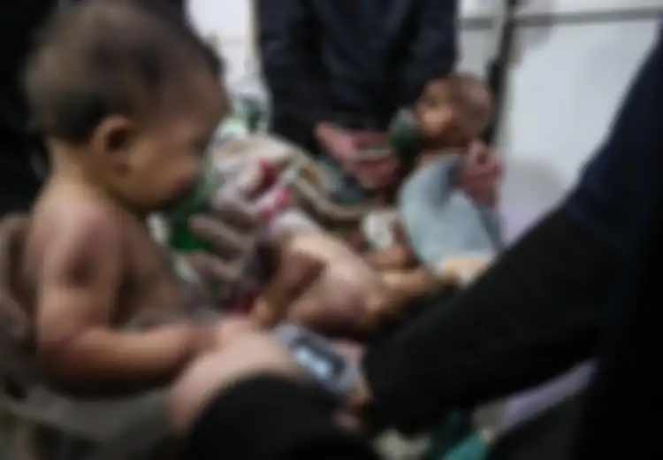 (Foto) Tragisnya Nasib Anak-anak yang Diserang Gas Beracun di Perang Suriah
