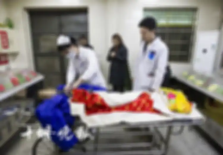 Disangka Sudah Meninggal, Laki-laki Ini Tiba-tiba Buka Mulut ketika Sedang Dihias untuk Dimakamkan