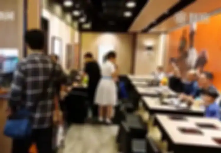 Jorok, Setelah Suruh Anaknya Buang Air Kecil di Cangkir Restoran, Ibu Ini Lakukan Hal Menjijikan
