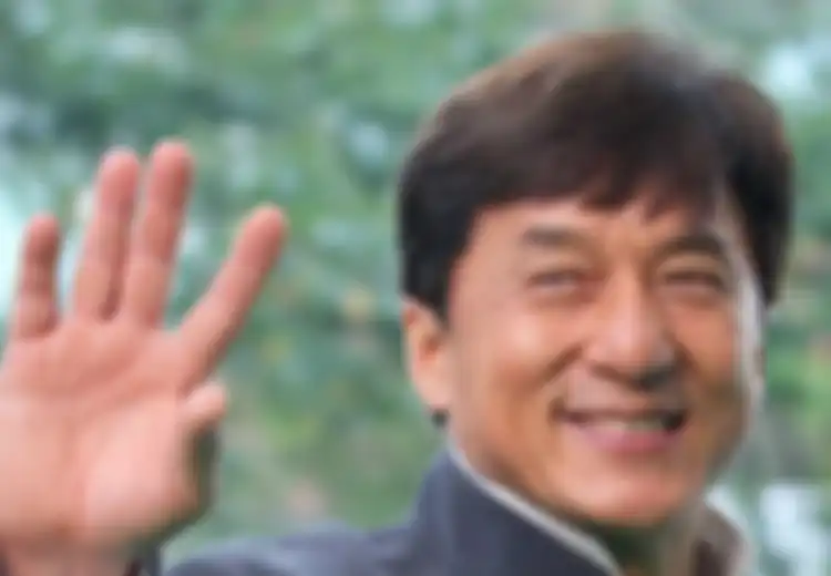 Seseorang Bertanya Tentang Bagaimana Rasanya Bertemu dengan Jackie Chan, Namun Jawabannya Malah Dijawab Langsung oleh Jackie Chan!