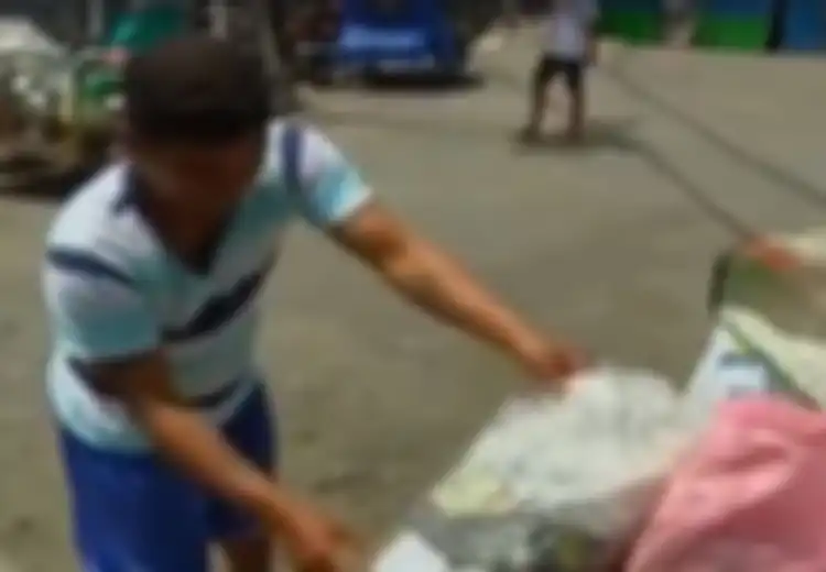 Gara-gara 'Grogi' saat Temukan Uang Ratusan Juta di Tempat Sampah, Pengumpul Sampah Ini 'Didatangi' Kebaikan