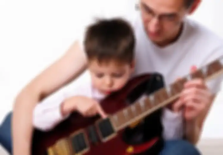 Mengenalkan Musik pada Bayi Baik untuk Kecerdasan Linguistik dan Pendeteksian Pola Suara