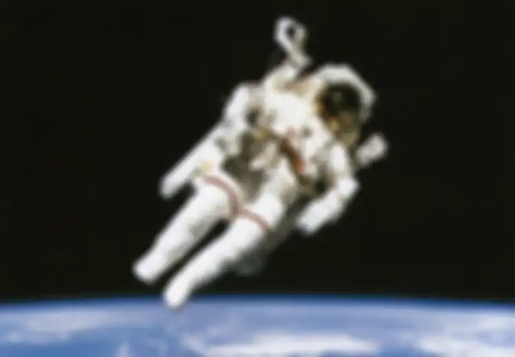 Bagaimana Astronaut Melakukan Salat dan Puasa di Luar Angkasa?