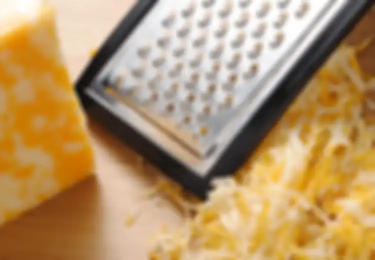 Membersihkan Peralatan Dapur