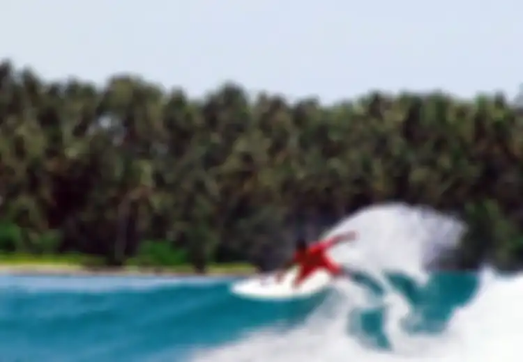 Pantai Sorake, Surga Para Peselancar