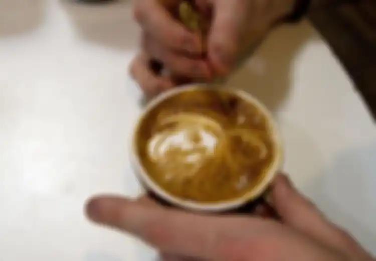 Seni Menghias Kopi, Bisa Tangan Kosong Bisa Pula Bersenjata