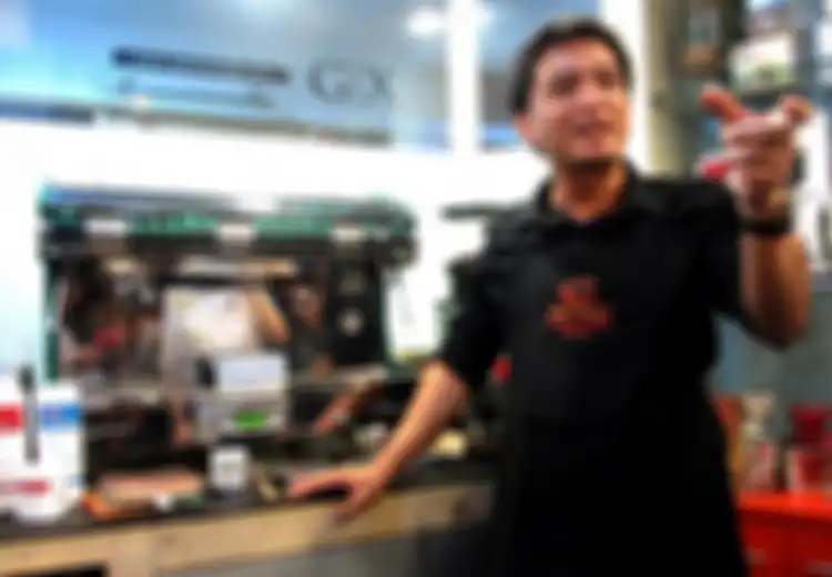 Minum Kopi Racikan Sendiri