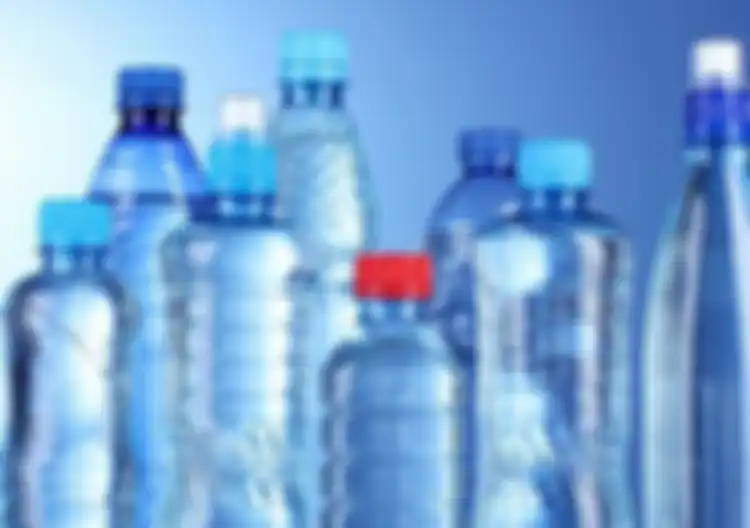 Segera hentikan kebiasaan minum air kemasan botol plastik, jika tak ingin muncul penyakit!