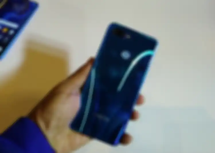 Sisi belakang Realme U1 warna biru