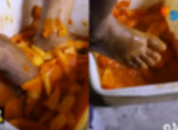 Bikin Mual! Viral Video Pembuatan Saus Tomat Busuk yang Diinjak dengan Kaki! Pedagang Mengaku Tak Pernah Cuci Kaki, Orang Kan Nggak Tau Mas!