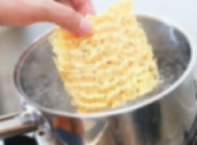 air rebusan mie instan