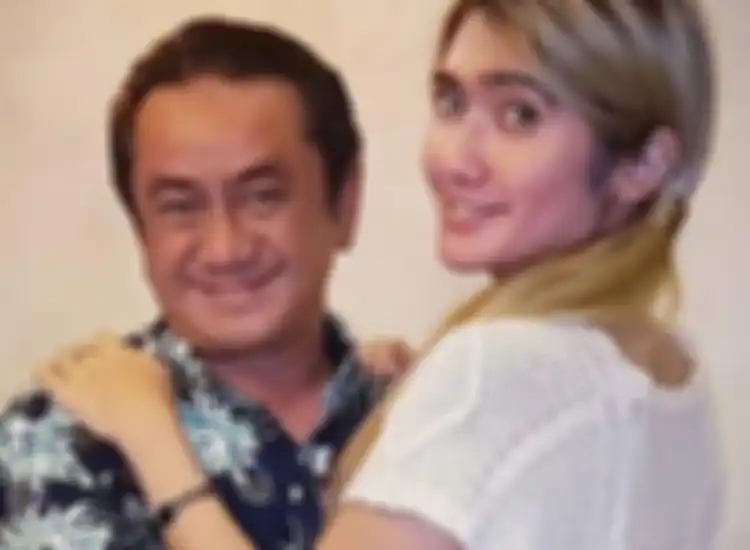 Revi Mariska sempat 2 kali menjanda hingga sekarang nasibnya berubah drastis setelah menikah dengan laki-laki lebih tua