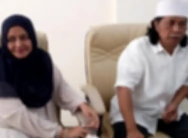 Novia Kolopaking bersama Cak Nun