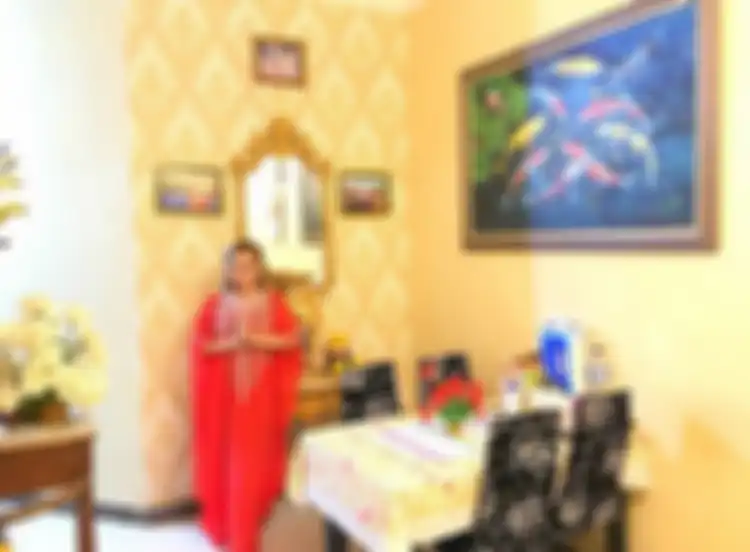 Ruang makan di rumah Ibunda Bebby Fey