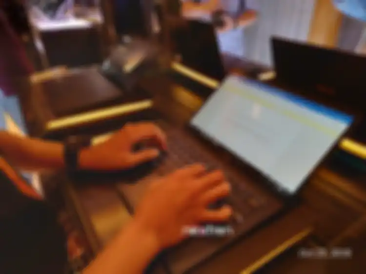 posisi mengetik di Asus Zenboook S UX391UA