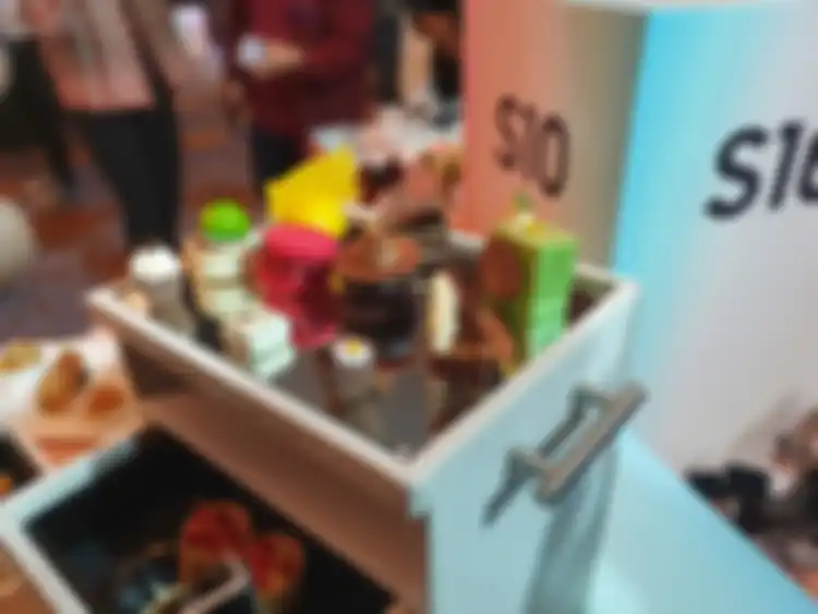 Samsung Galaxy S10, hasil foto indoor dalam hotel