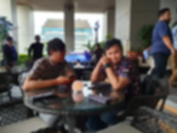 Samsung Galaxy S10, hasil foto indoor dengan cahaya cukup