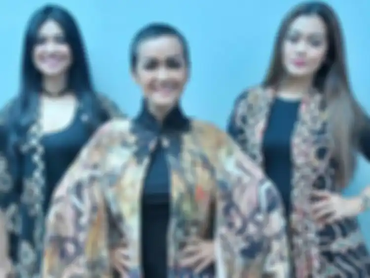 Julia Perez dan Adiknya
