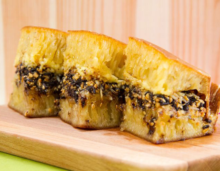 Martabak. Jawaban berapa martabak yang terjual enam sekawan, materi kelas 6 SD Tema 2.